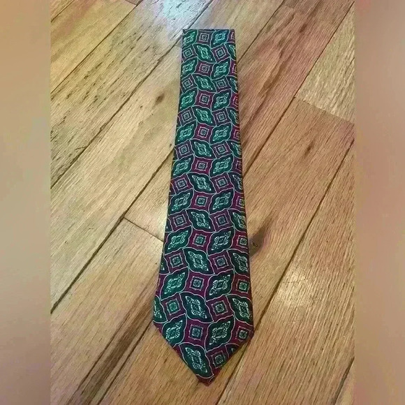Vtg Liberty of London Tie Men’s 56 in Imported Silk Green Red Geometric - Picture 5 of 7